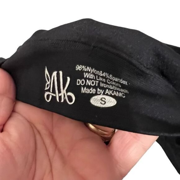 Akamc Black Strappy Sports Bra Small Criss Cross Back Padded Activewear - Picture 6 of 6